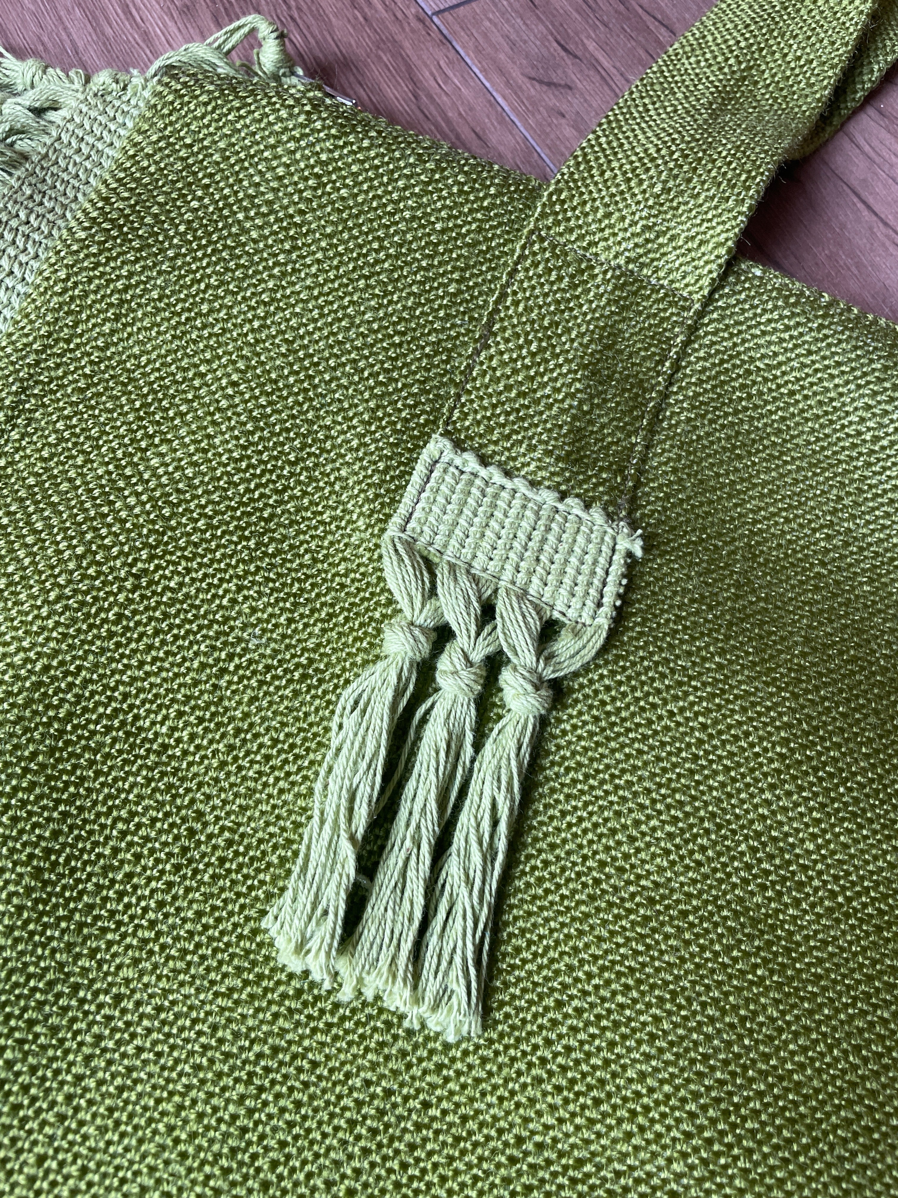 BRIGHT GREEN