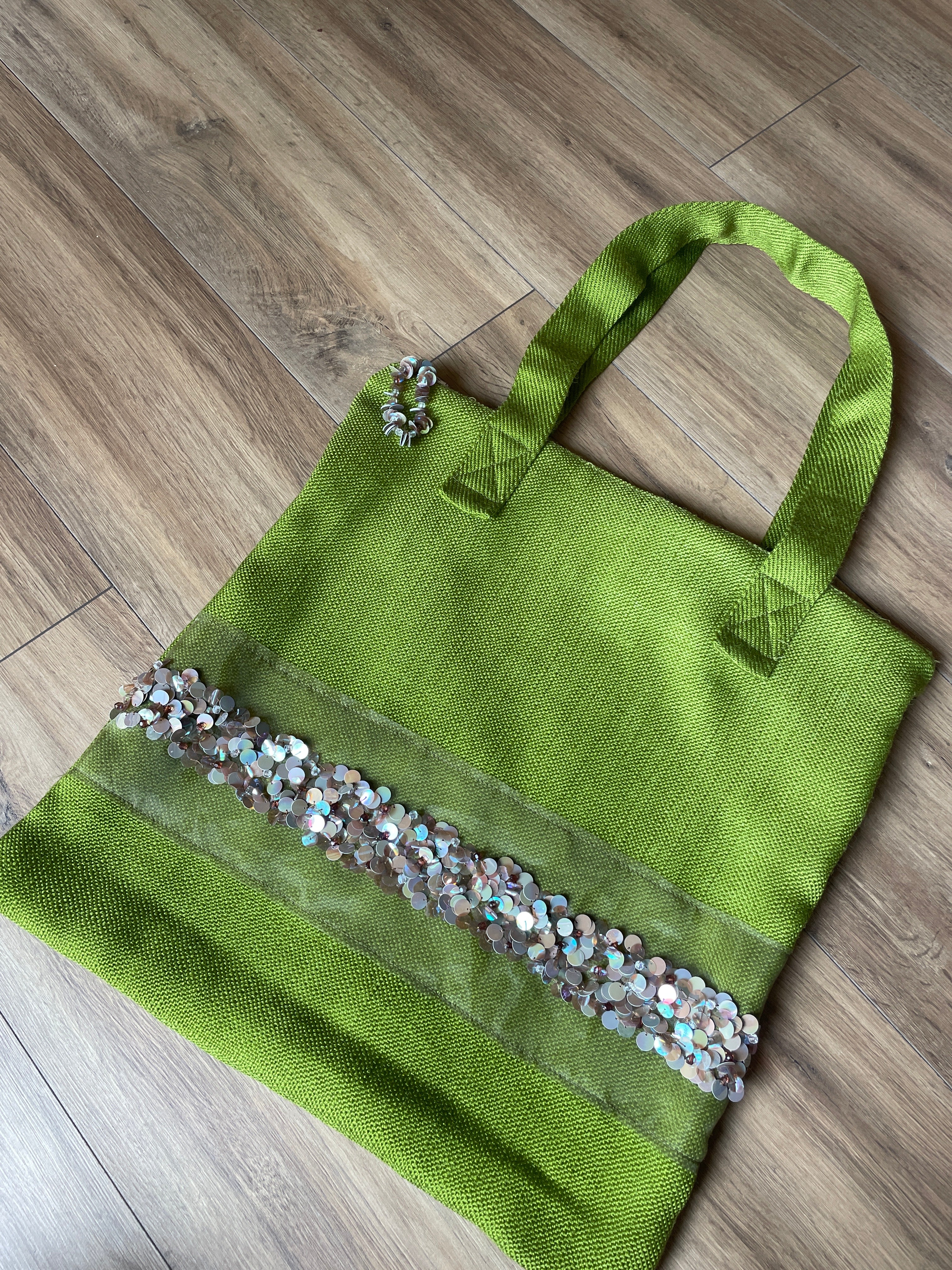 GREEN AND PAIETTES
