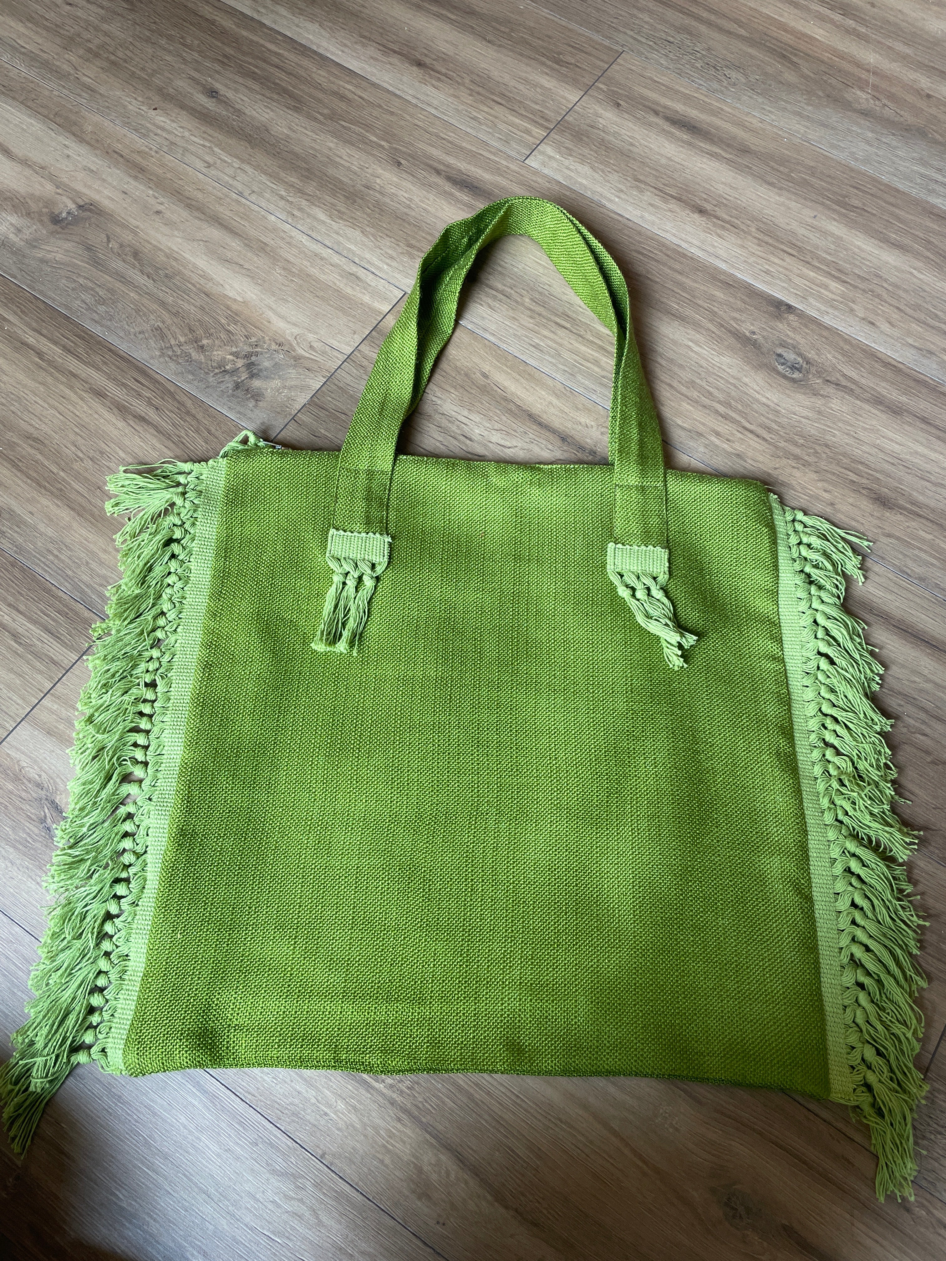 BRIGHT GREEN
