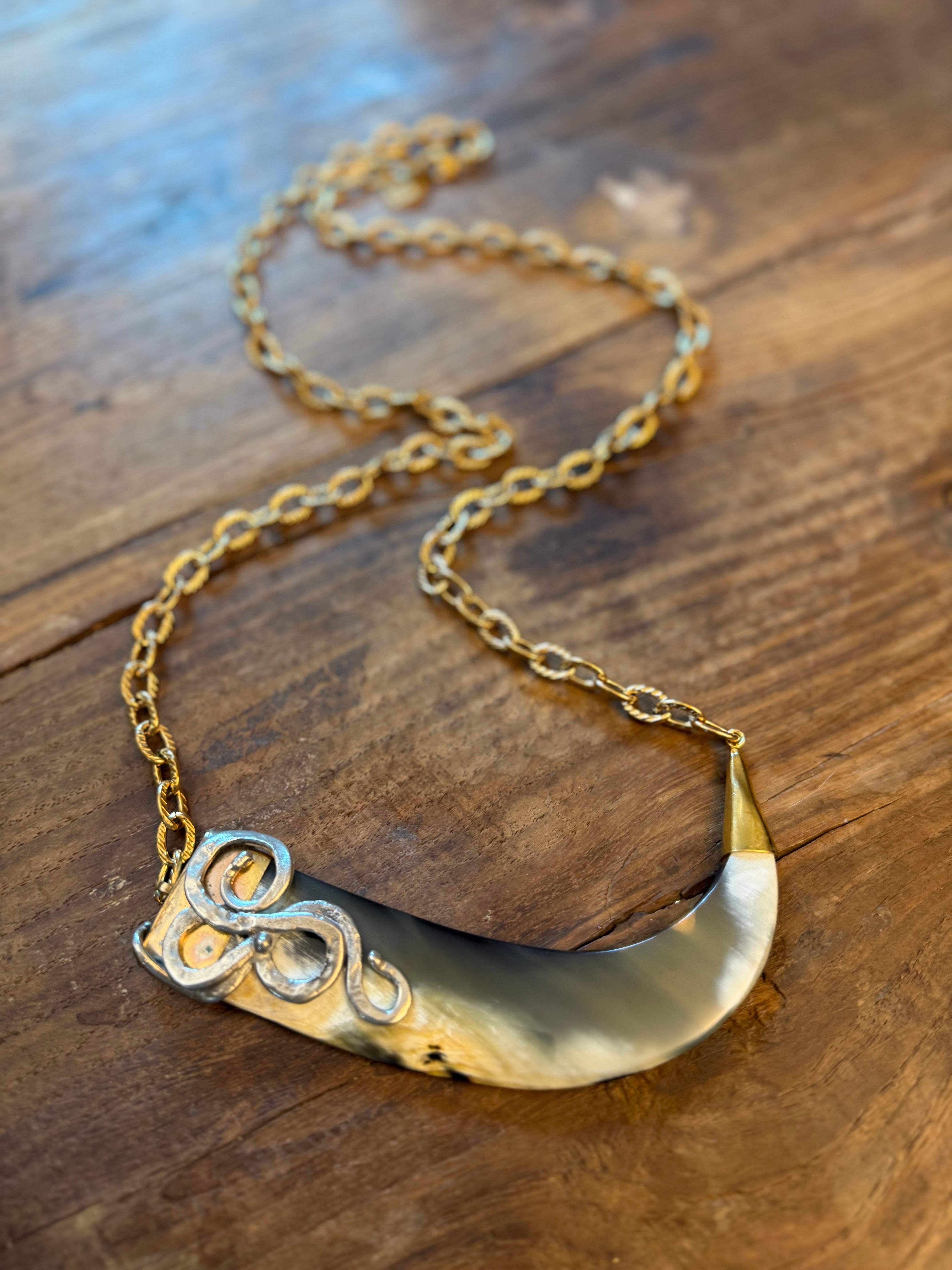 VOLTEGGIO COLLANA CON CORNO