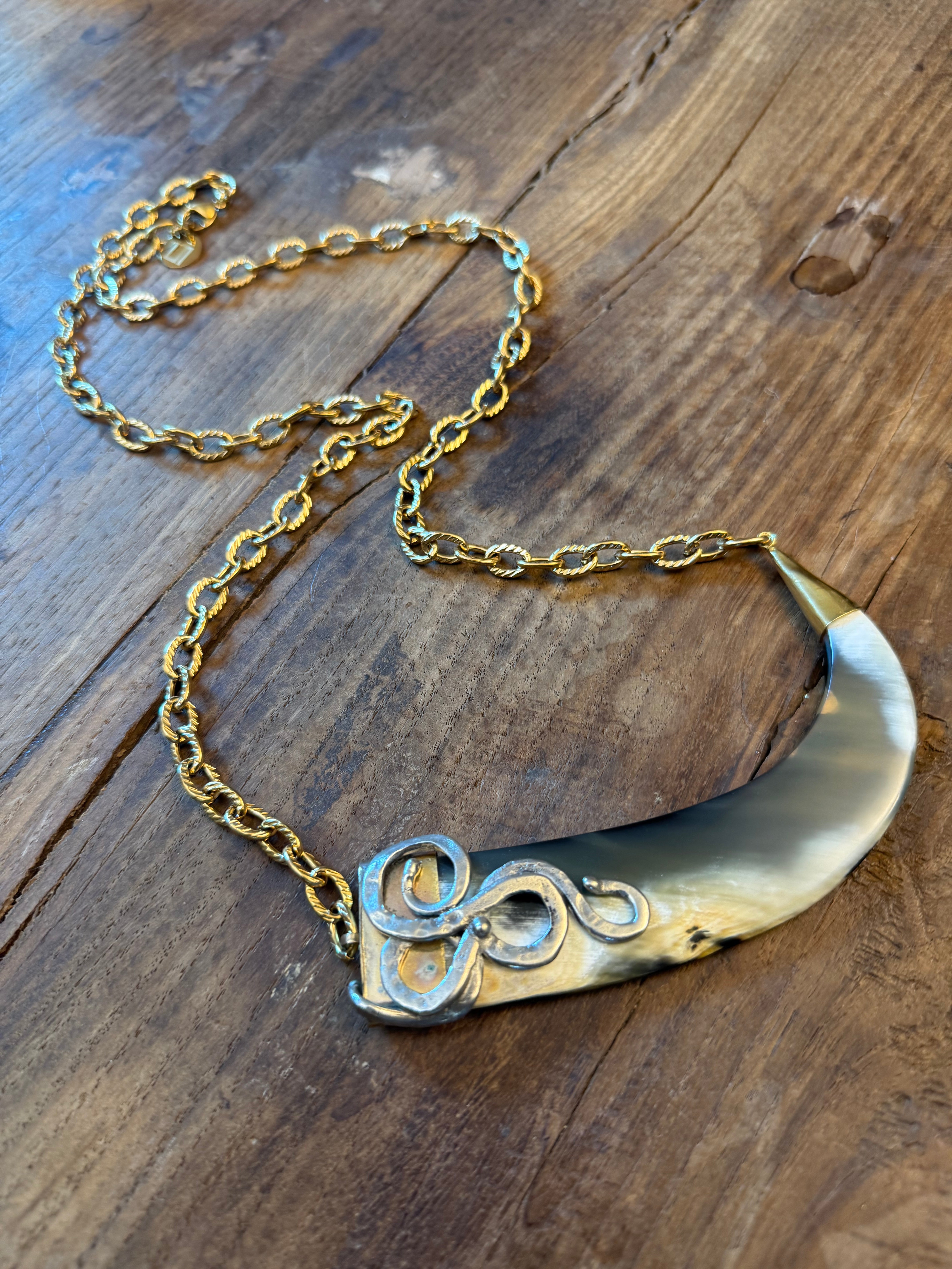 VOLTEGGIO COLLANA CON CORNO