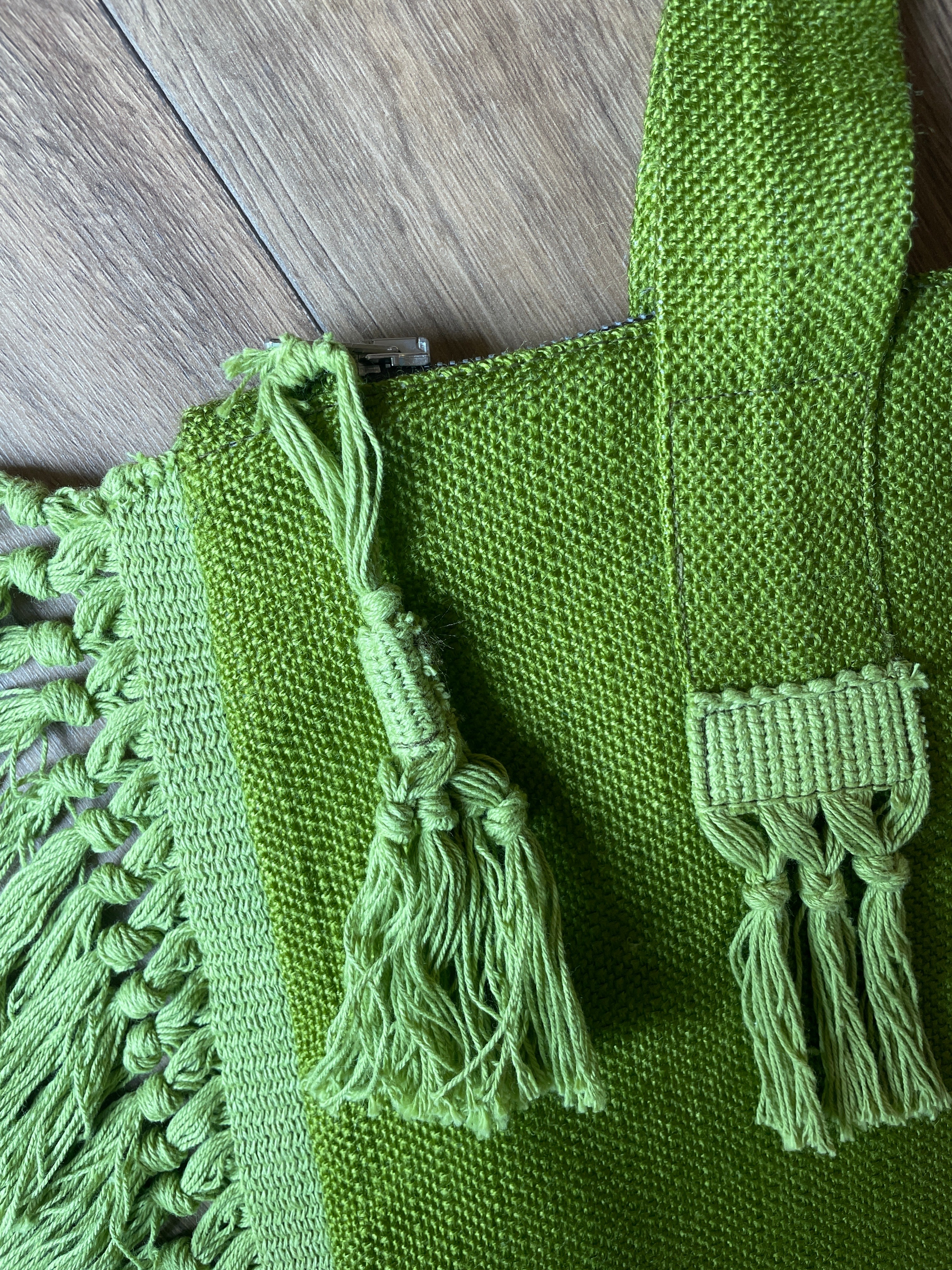 BRIGHT GREEN