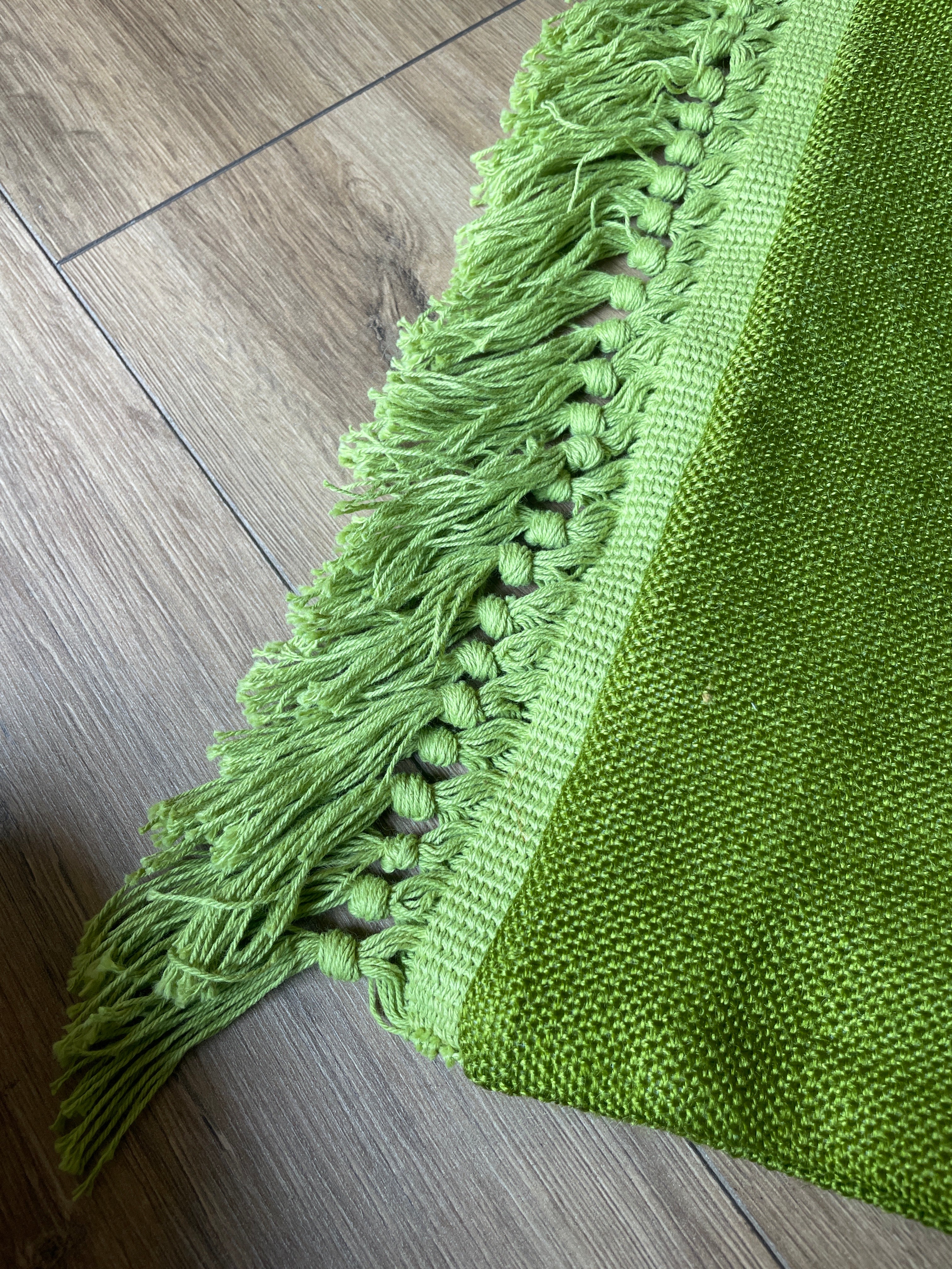 BRIGHT GREEN