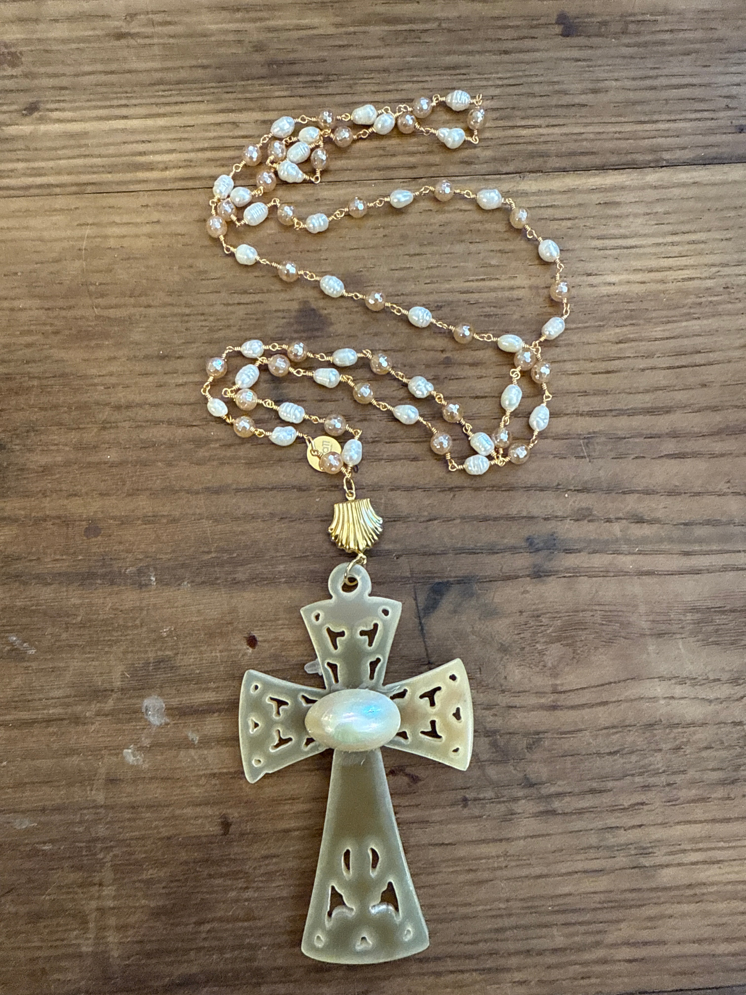 CROCEFISSO con rosario di perle