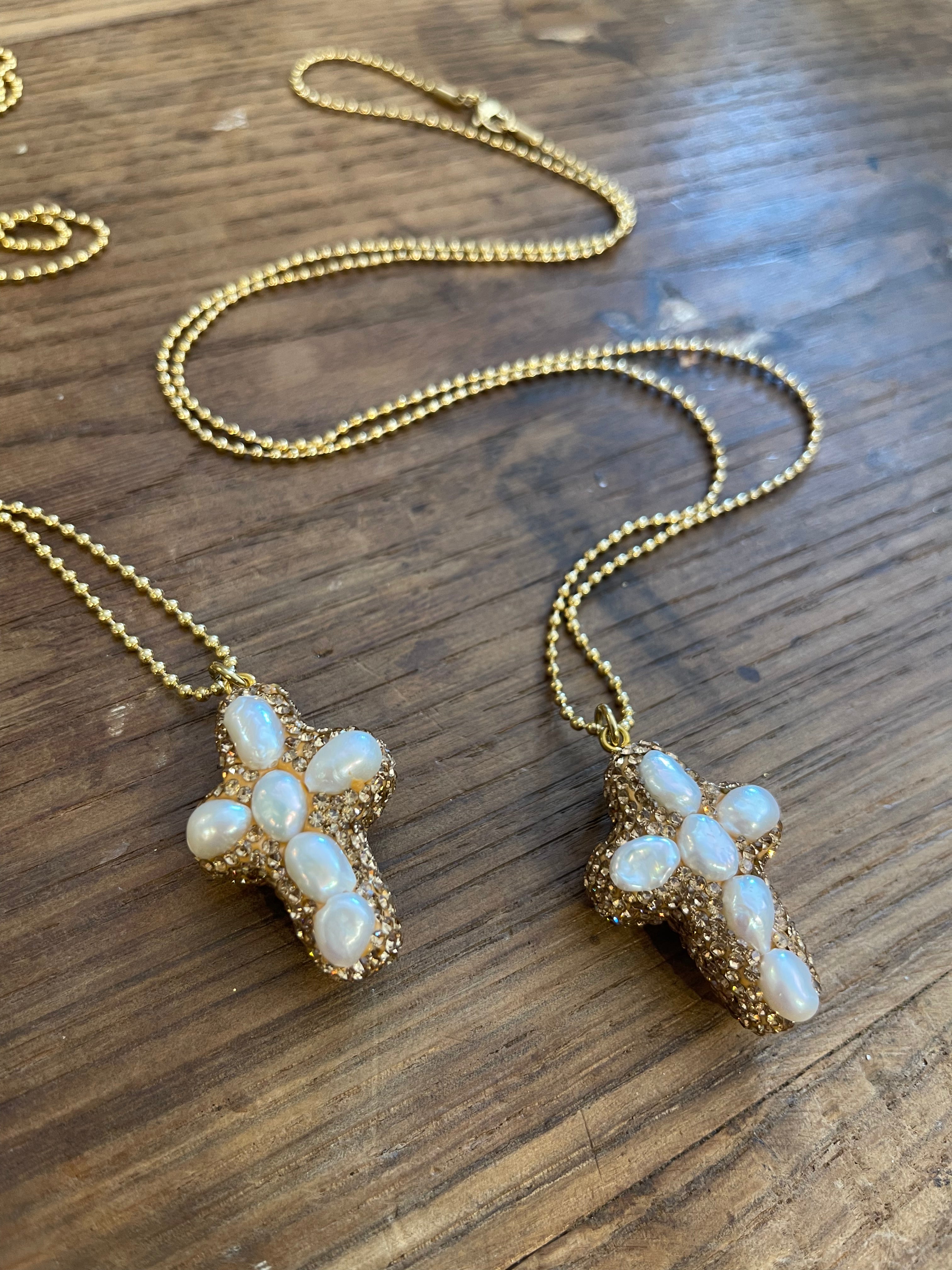 CROCEFISSO STRASS E PERLE