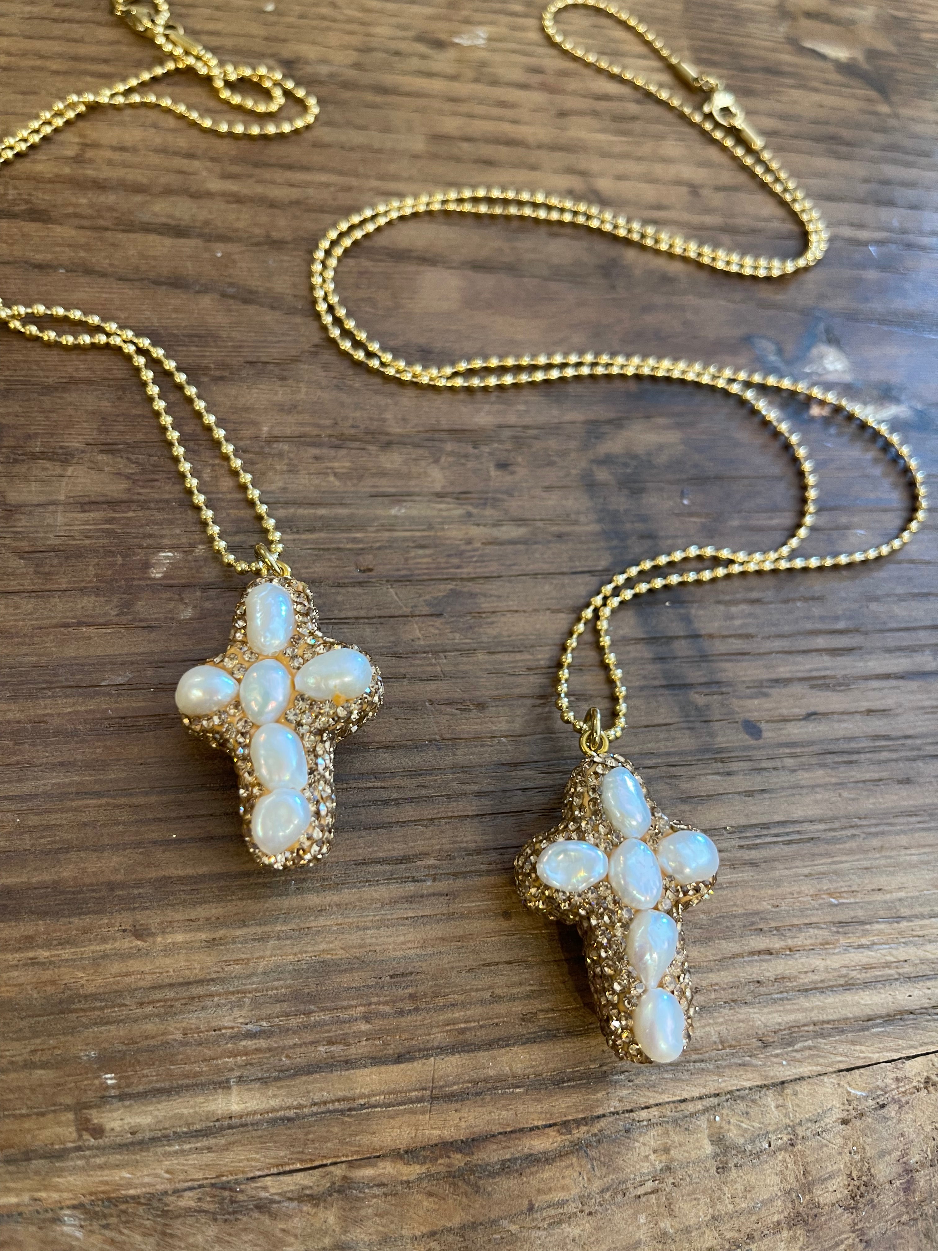 CROCEFISSO STRASS E PERLE