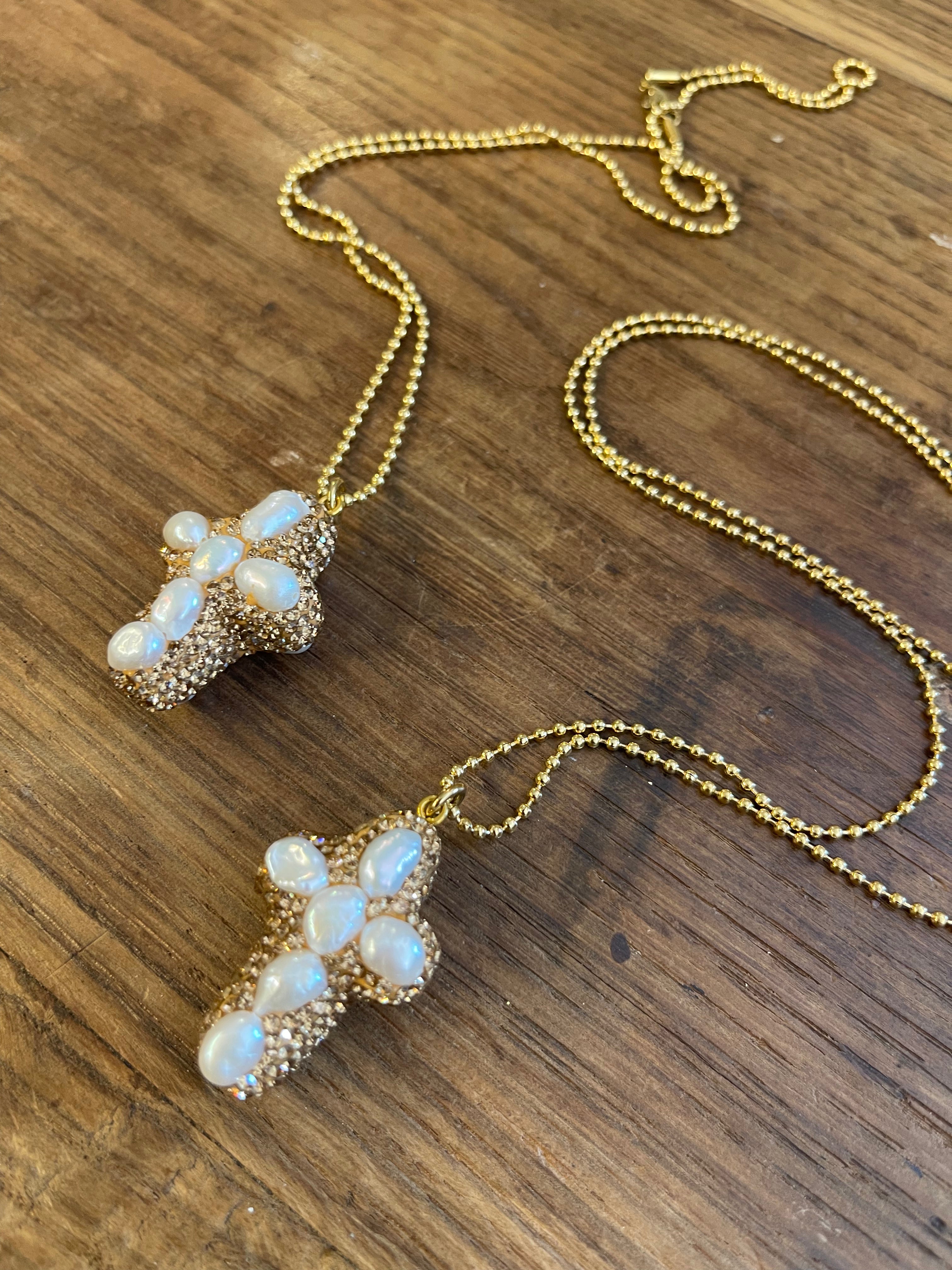 CROCEFISSO STRASS E PERLE