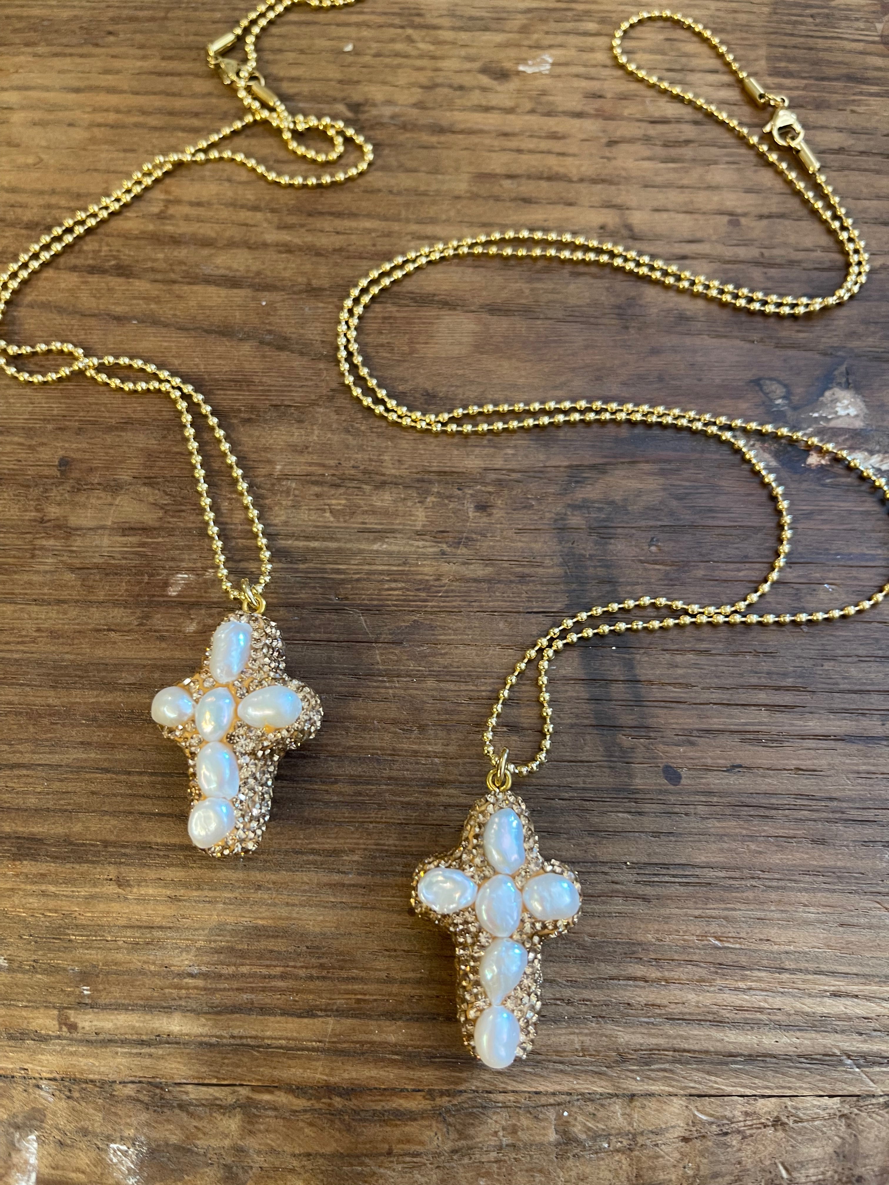 CROCEFISSO STRASS E PERLE