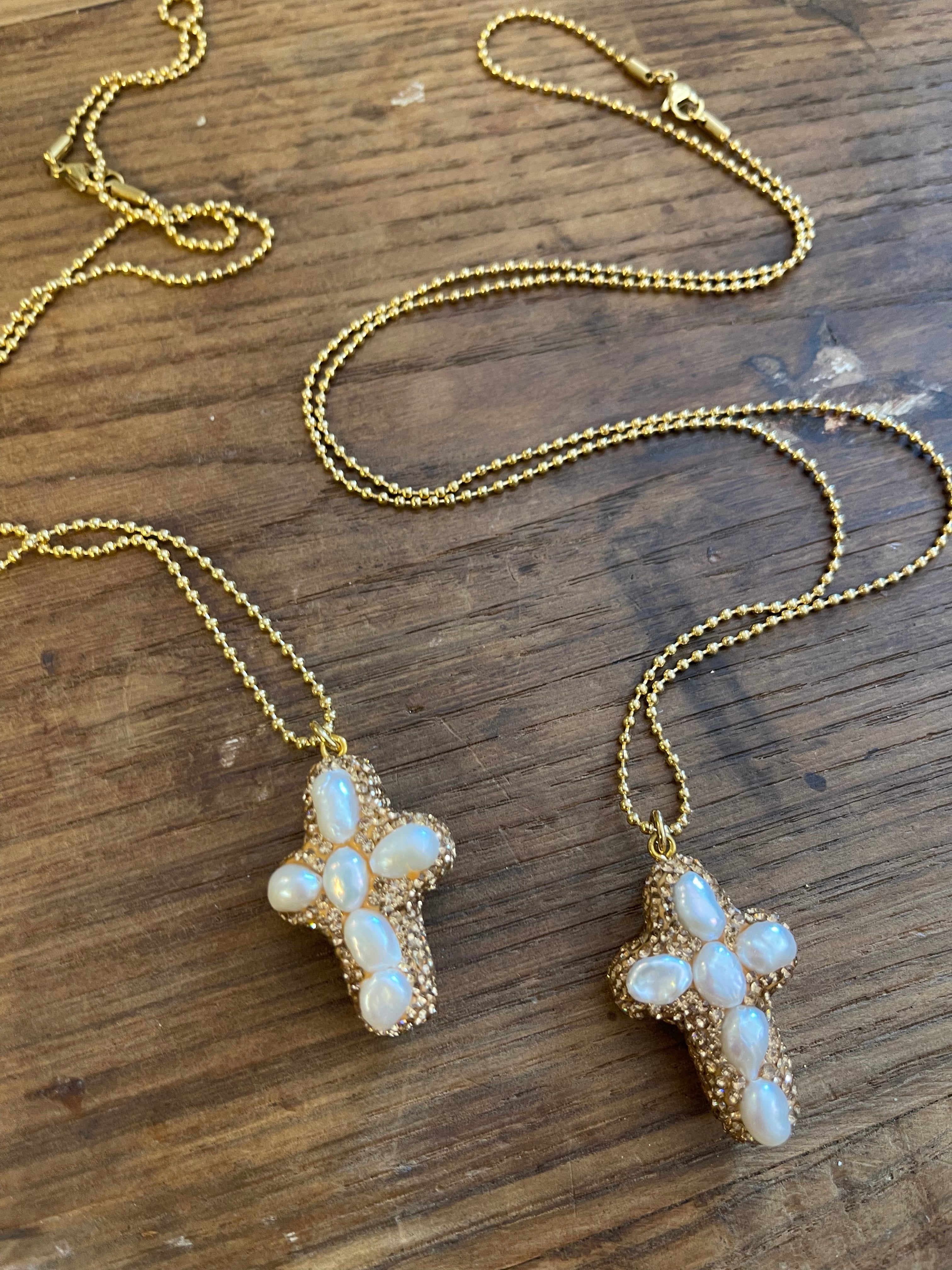 CROCEFISSO STRASS E PERLE