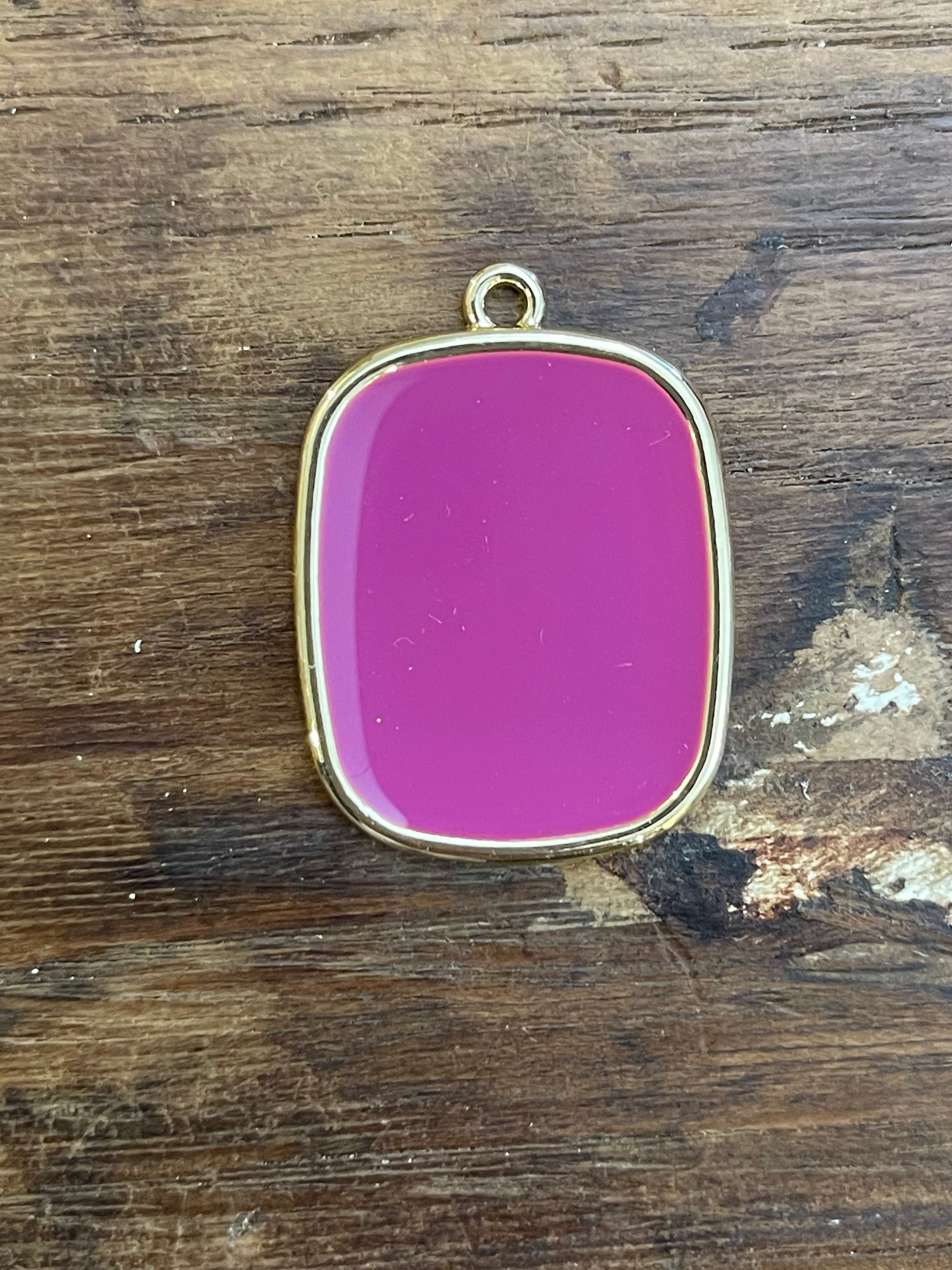 COLLANA CON PIASTRINA COLORATA LETTERA E CORONA/SIMBOLO/NUMERO