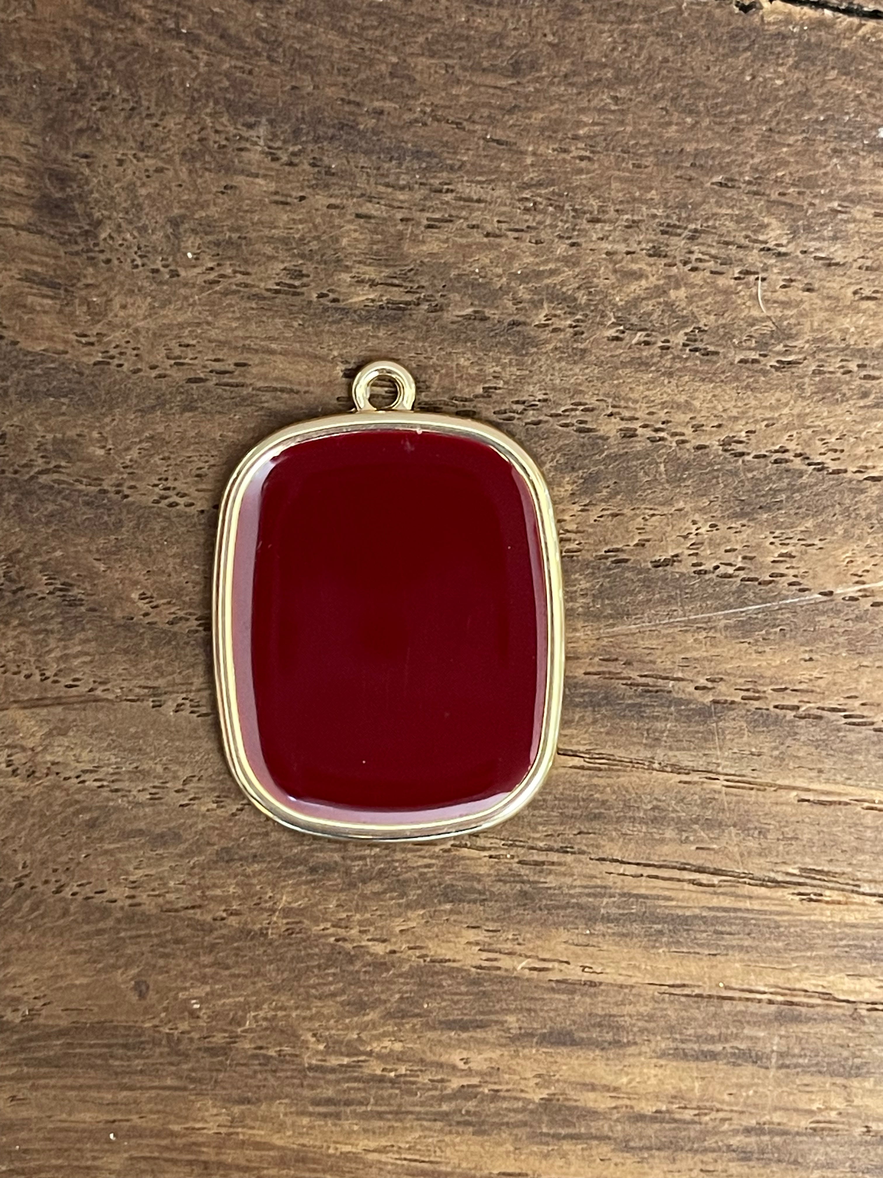 COLLANA CON PIASTRINA COLORATA LETTERA E CORONA/SIMBOLO/NUMERO