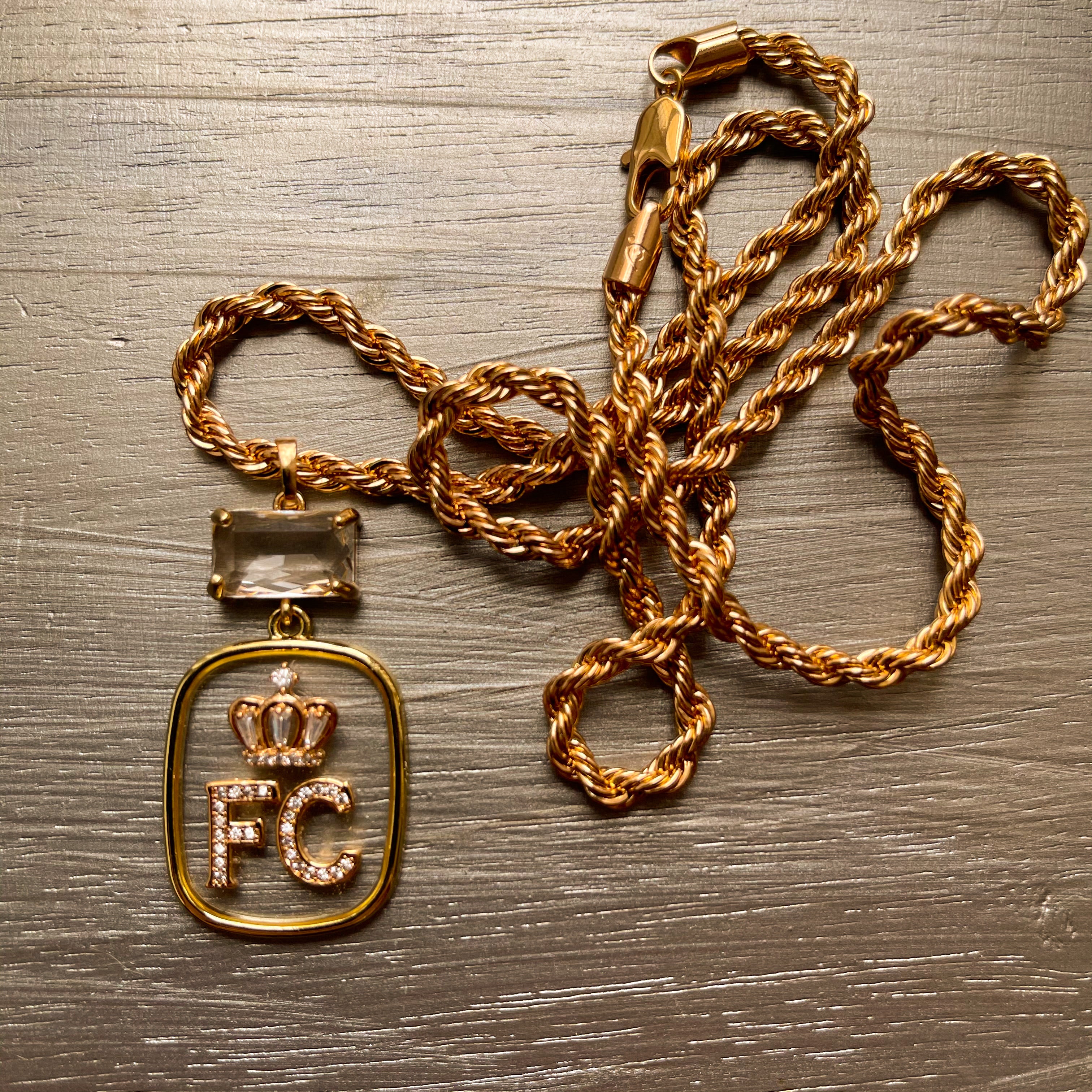 COLLANA PIASTRINA CON CRISTALLO E CATENA TORCHON