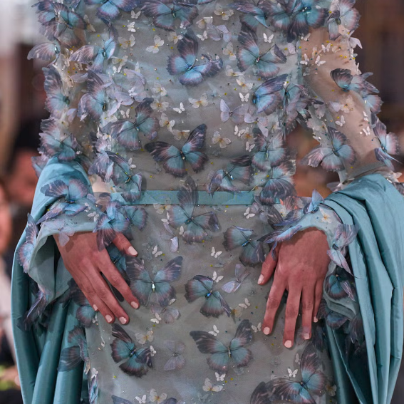 Look floreali: confronto tra gli anni '70 e oggi