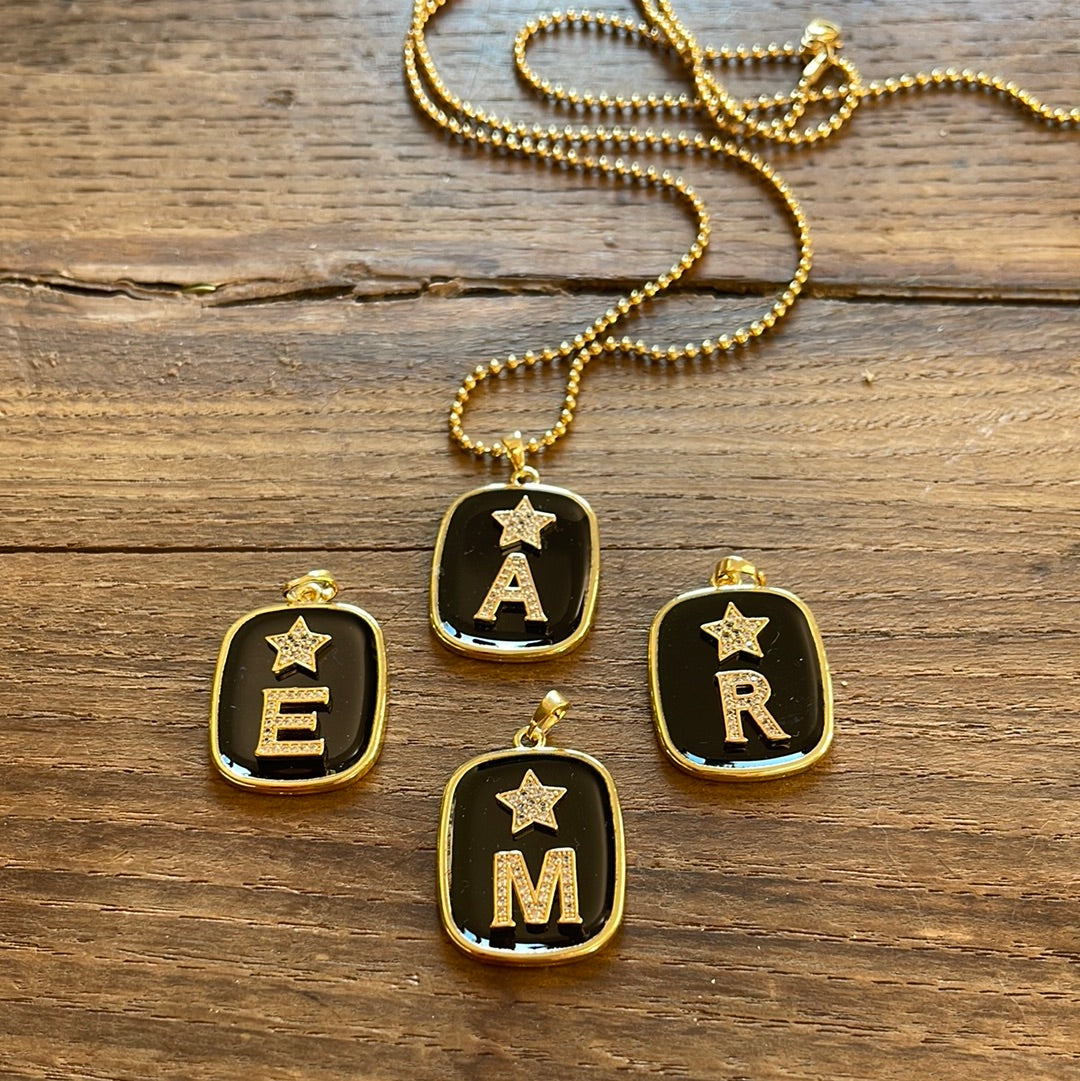 NECKLACE WITH BLACK LETTER AND STAR PLATE