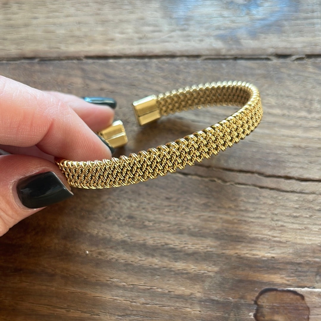 GOLD CUFF