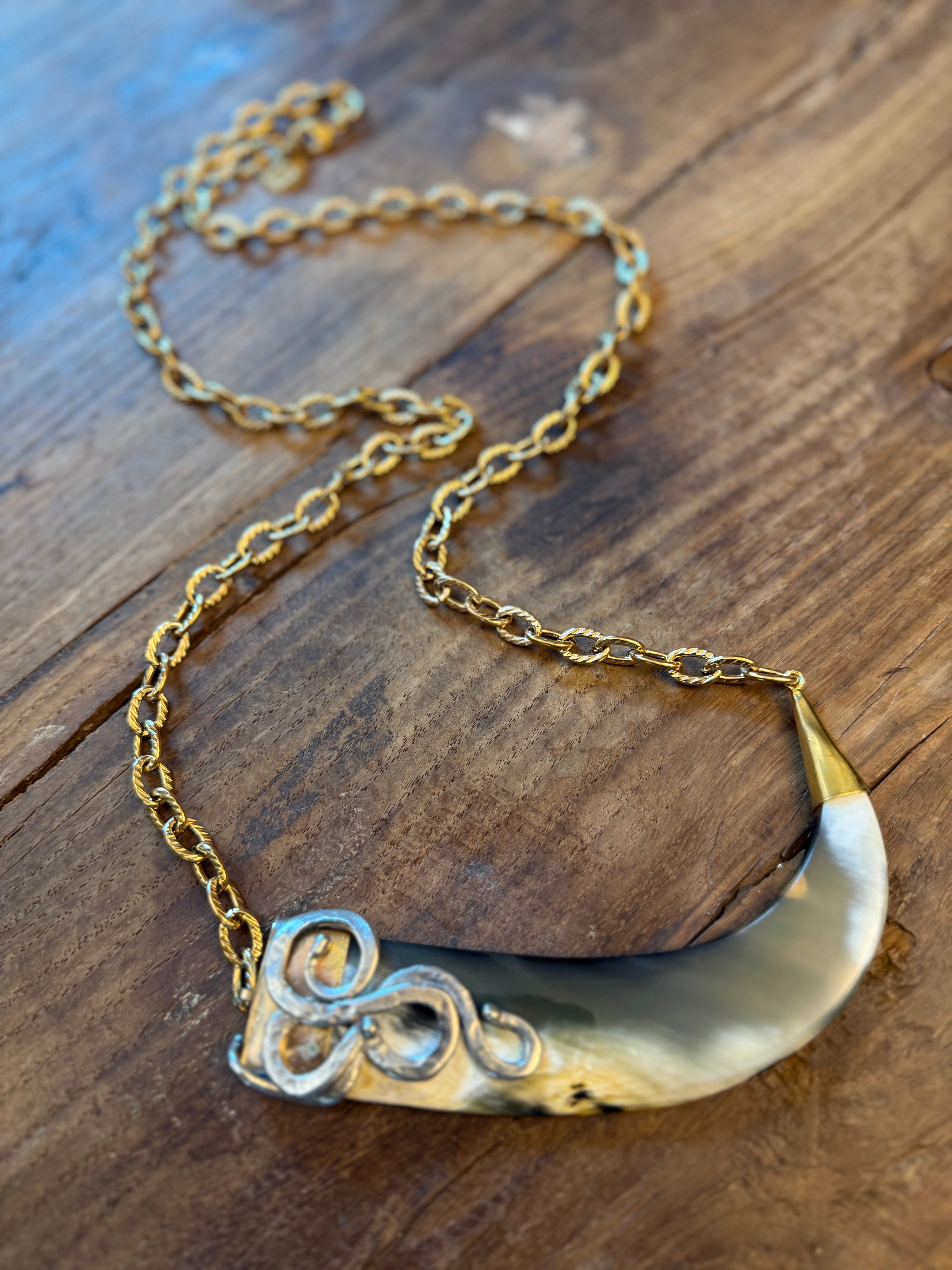 VOLTEGGIO COLLANA CON CORNO