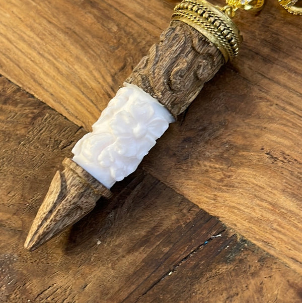 ENGRAVED CAMEO HORN