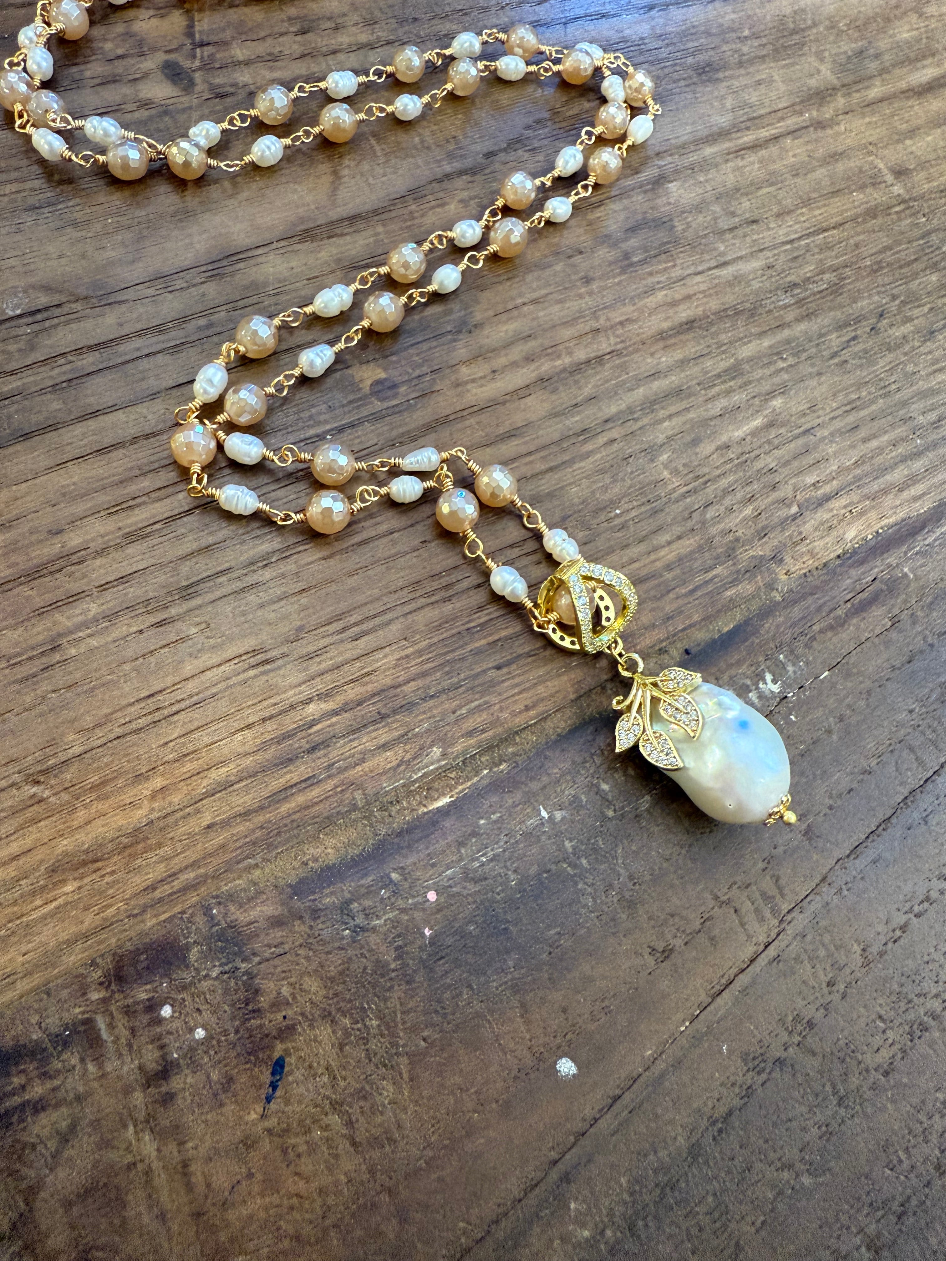SCARAMAZZA su ROSARIO di PERLE e ZIRCONI