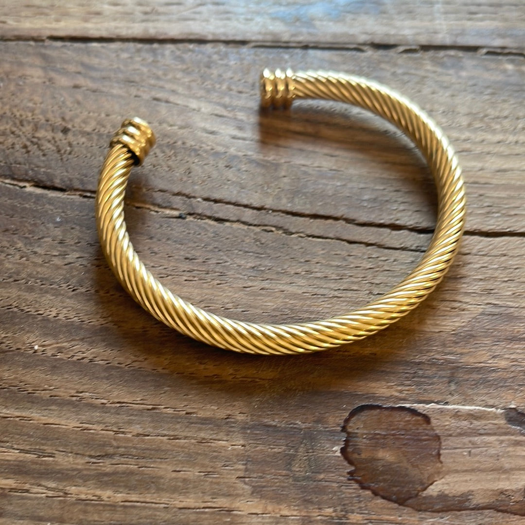 GOLD CUFF