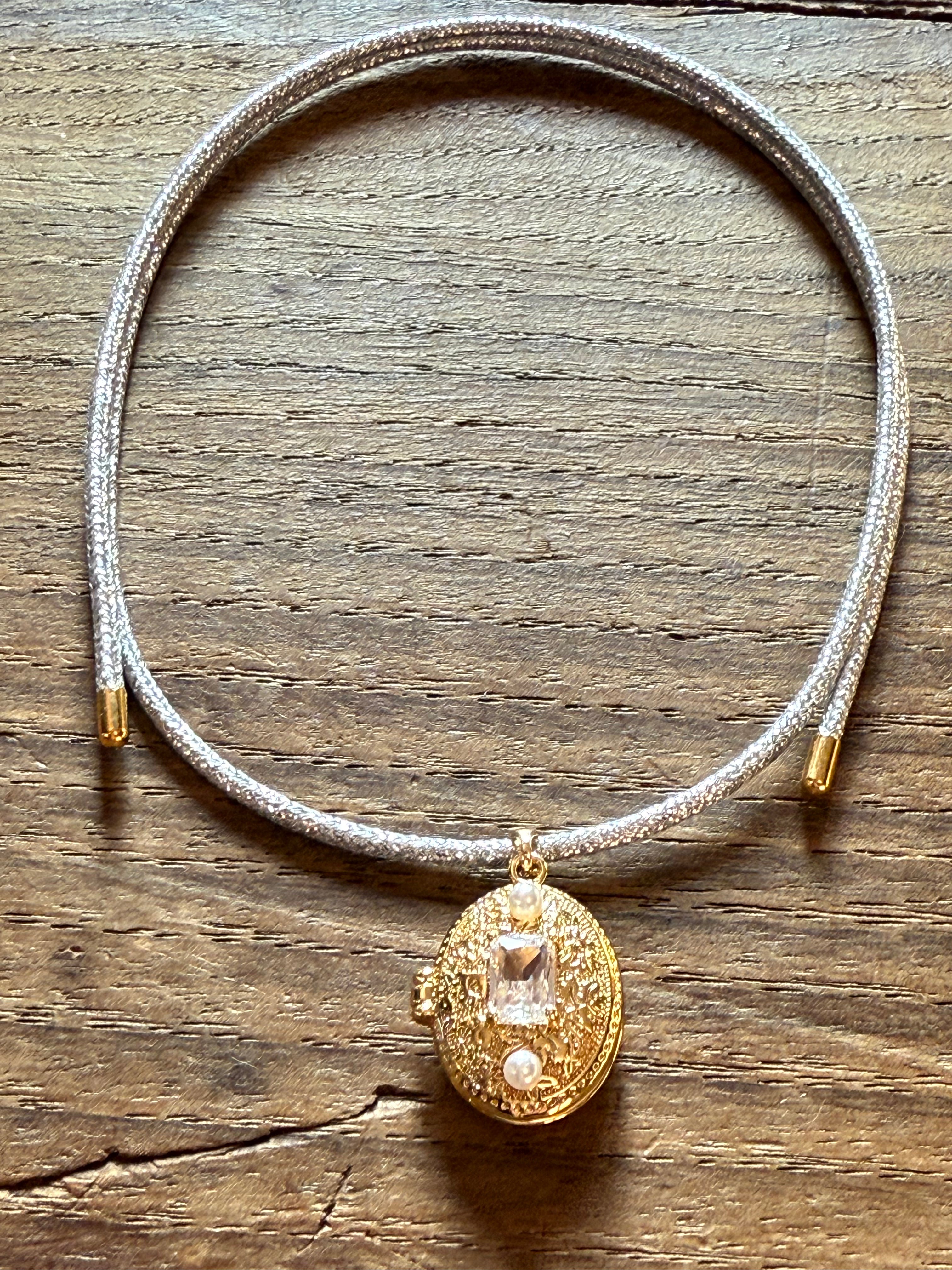 MAGNETIC CIONDOLO APRIBILE