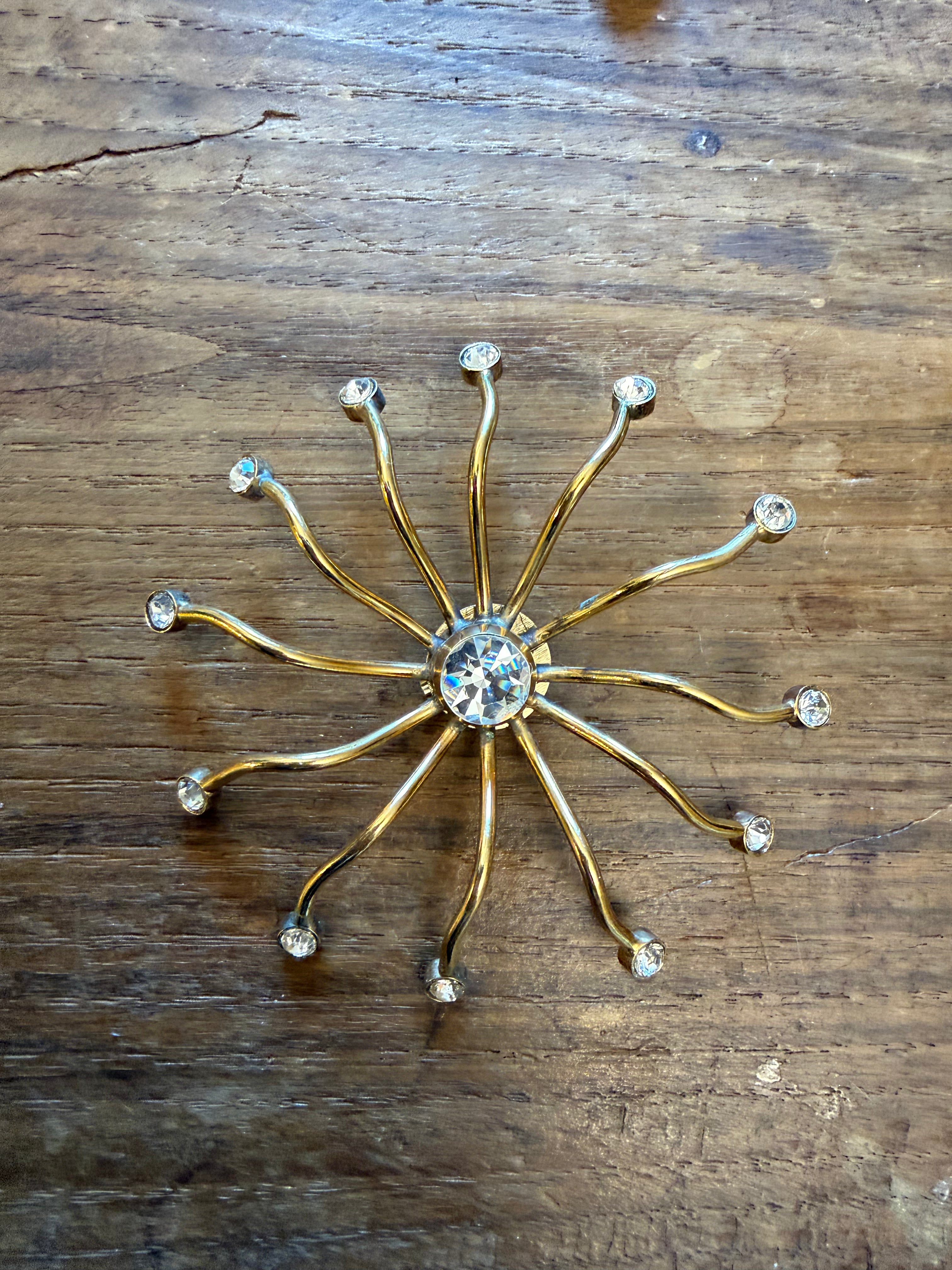 BROCHES