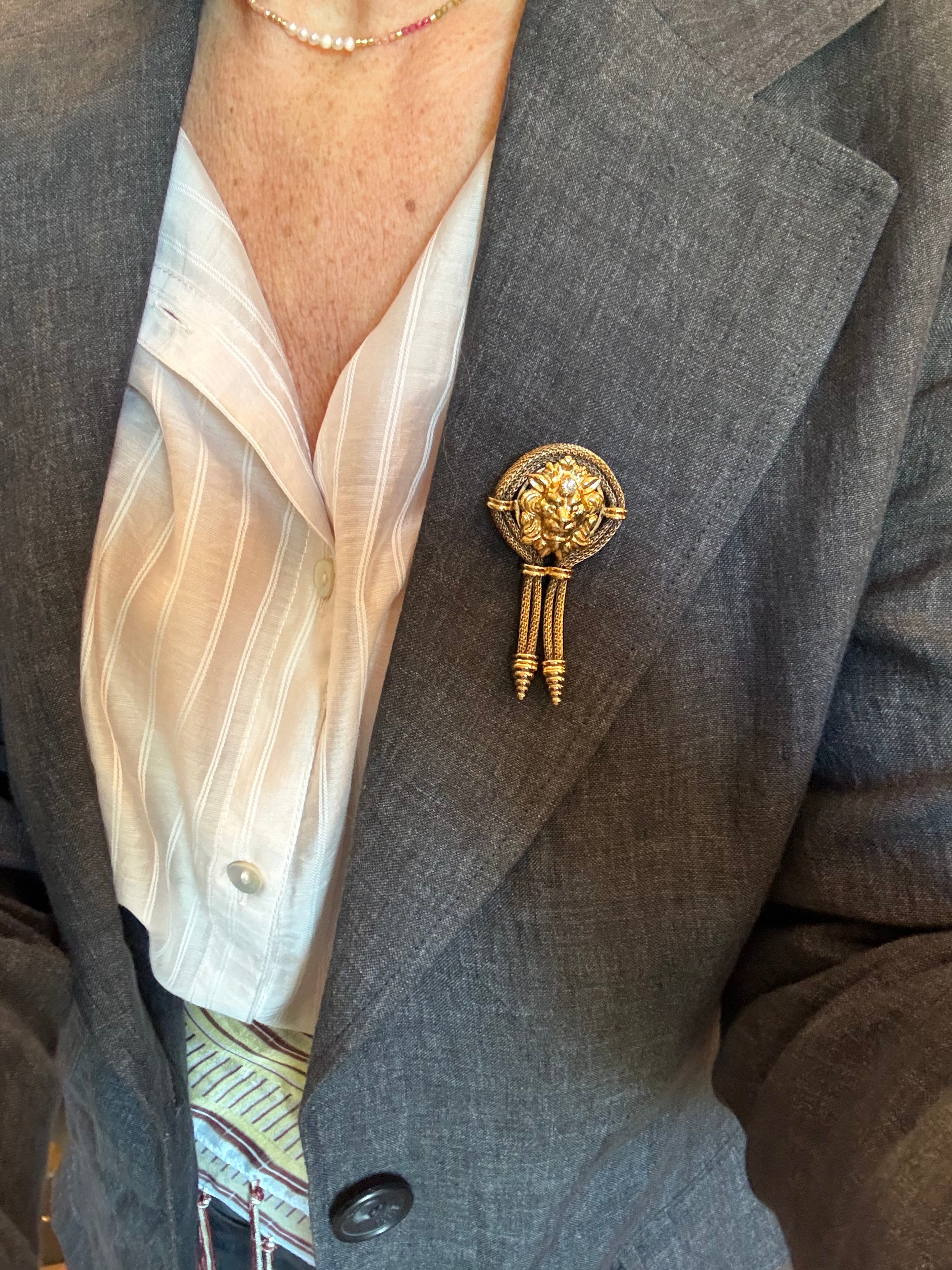 BROCHES