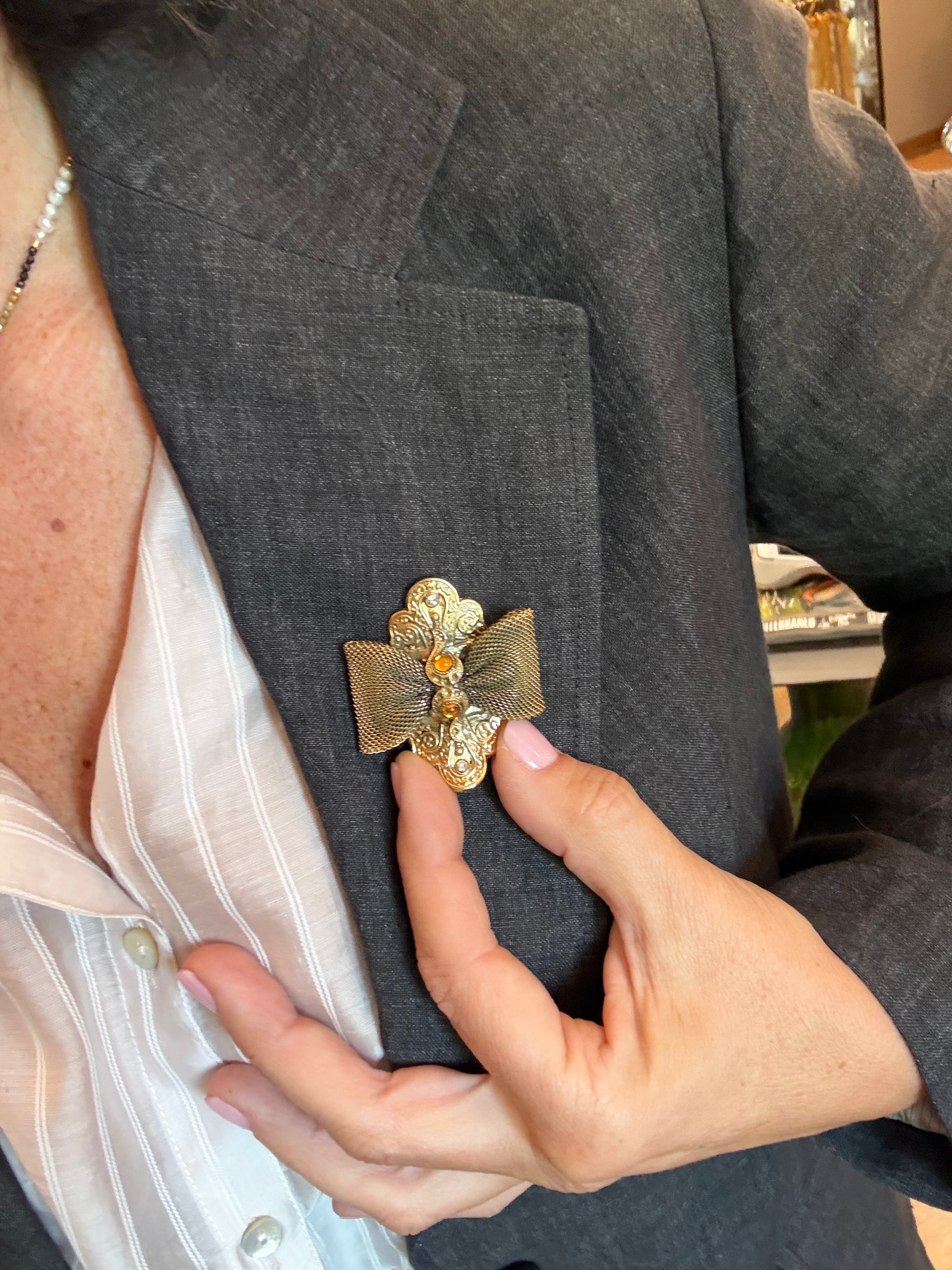 BROCHES