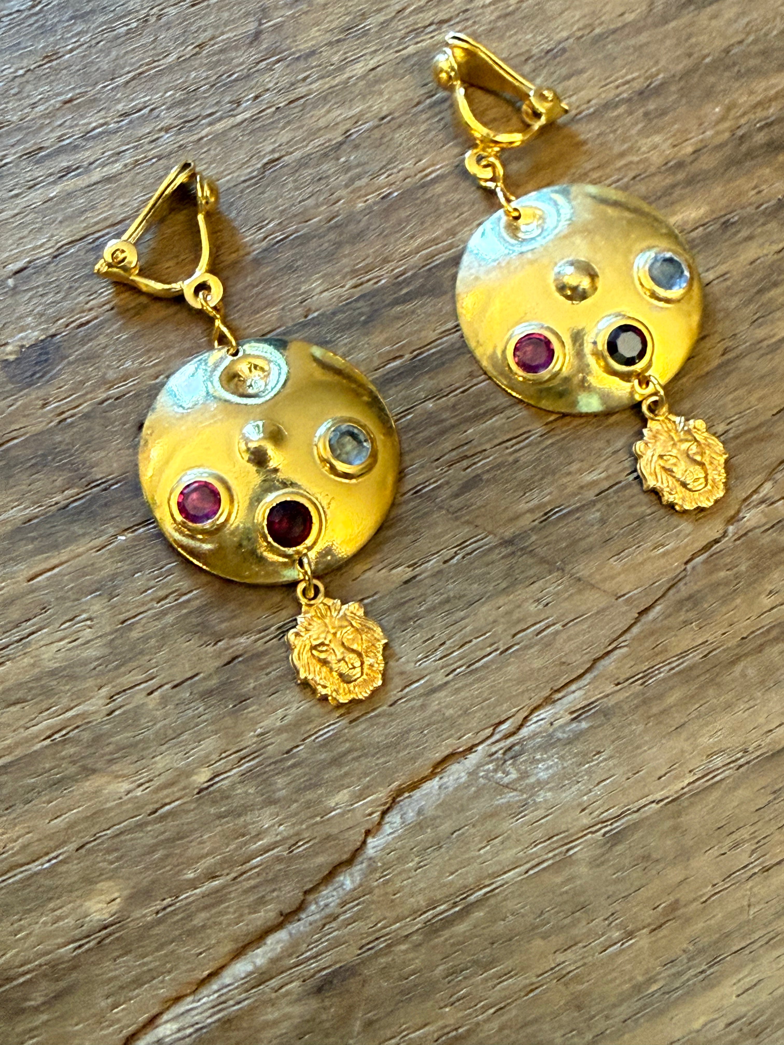 ORECCHINI CON CLIP STRASS E LEONCINO