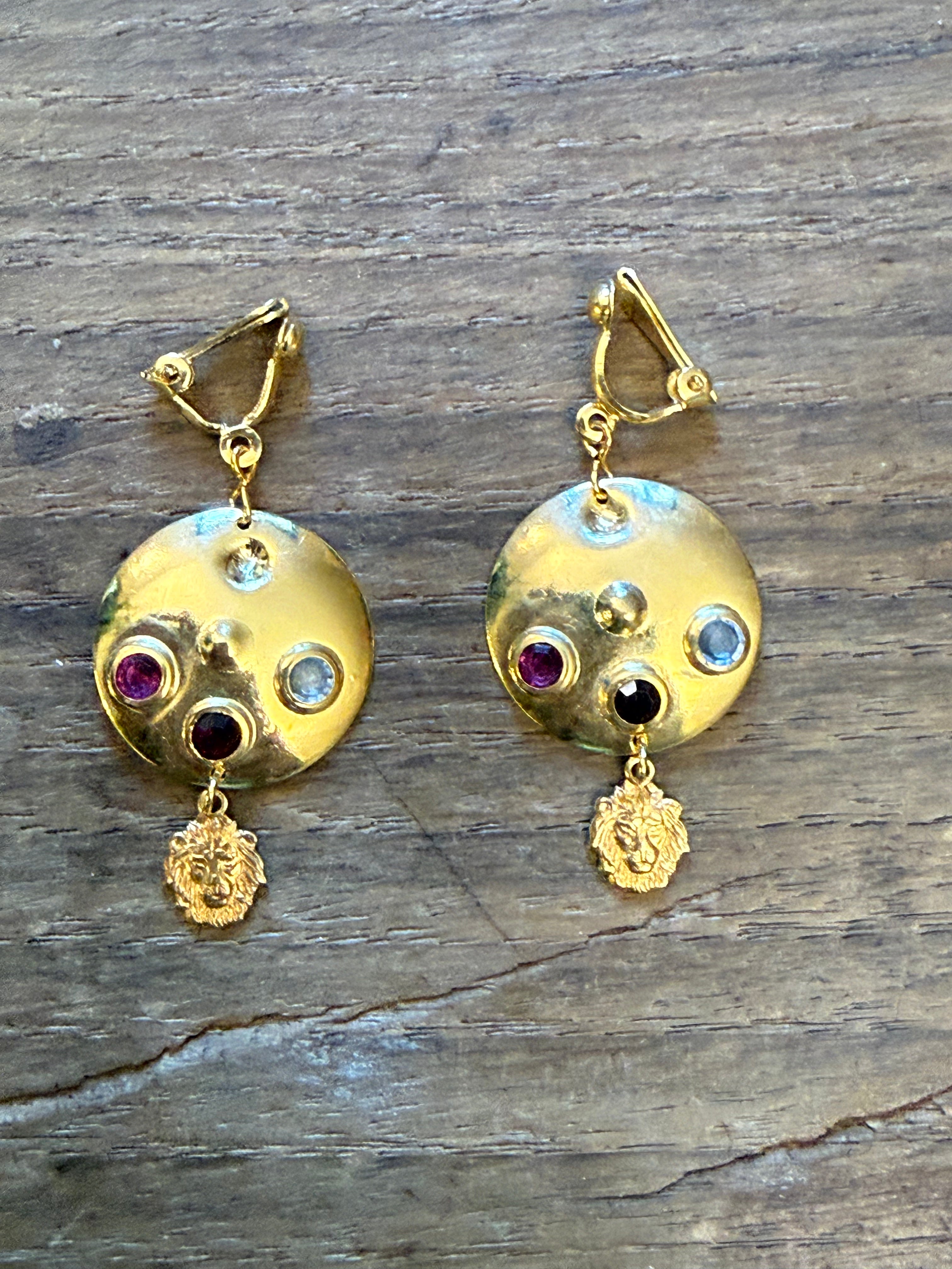 ORECCHINI CON CLIP STRASS E LEONCINO