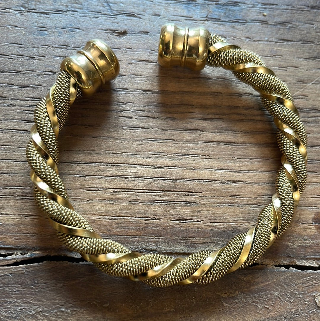 GOLD CUFF