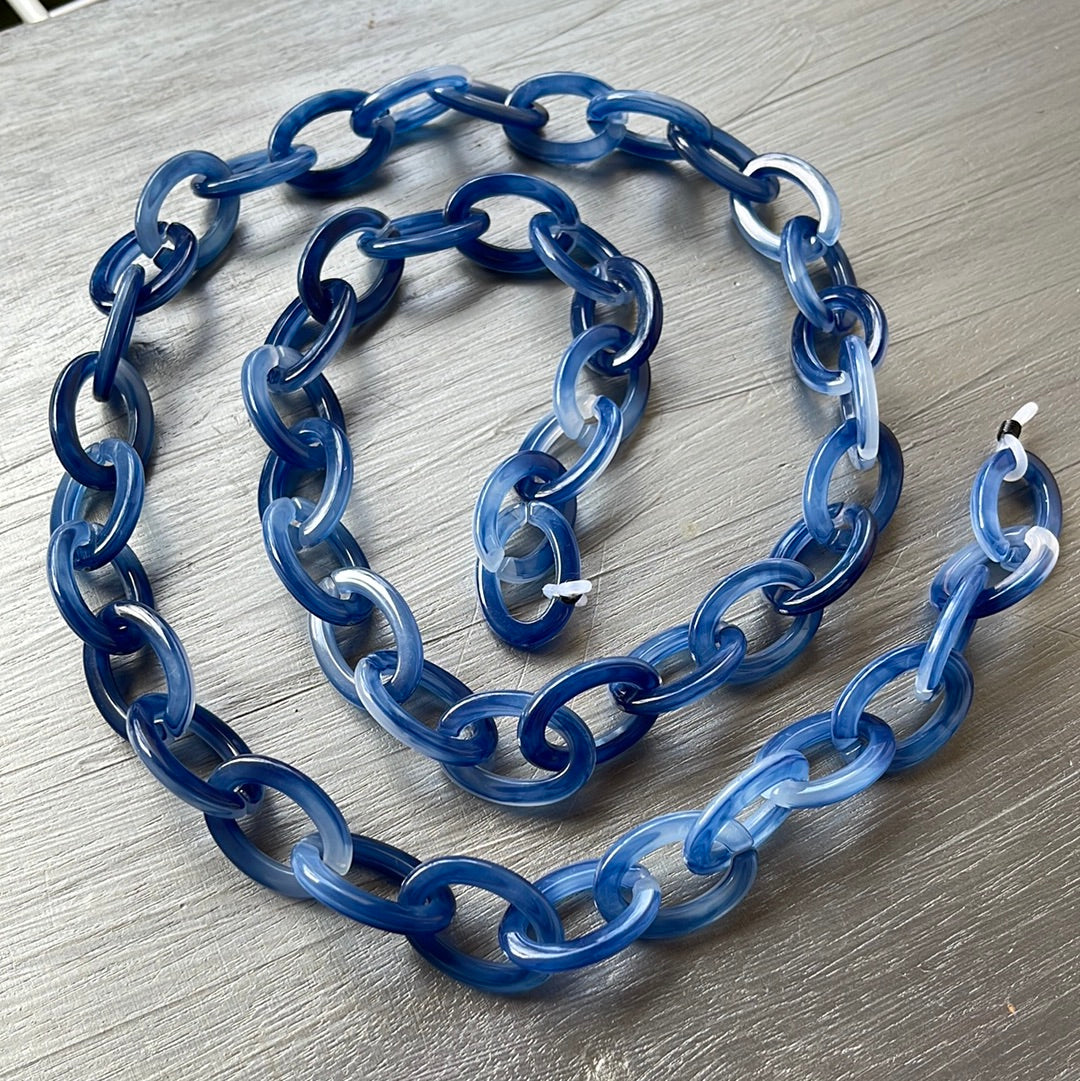 BLUE AND WHITE GLASSES CHAIN