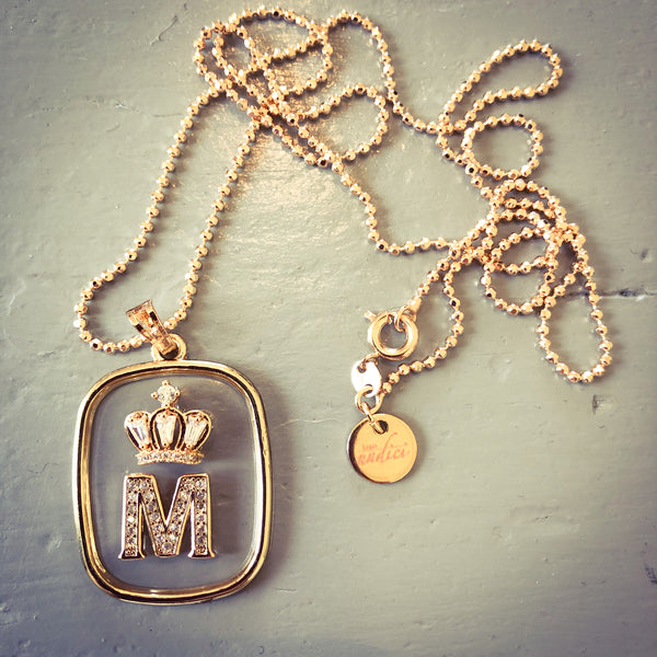 NECKLACE WITH TRANSPARENT LETTER PLATE PLUS CROWN