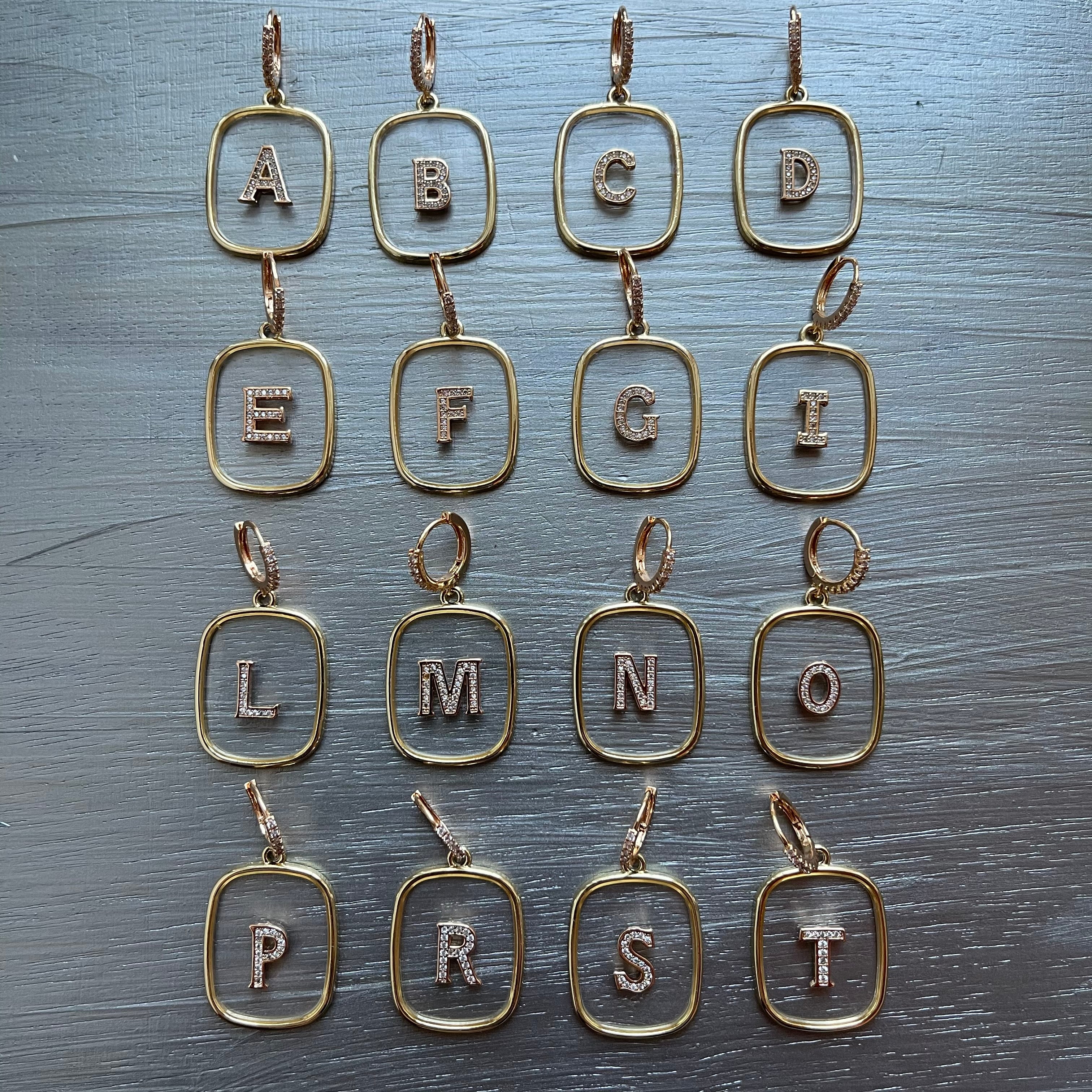 TRANSPARENT PLATE EARRINGS with letters and CROWN