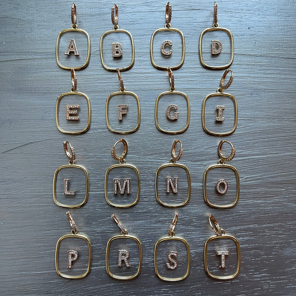 TRANSPARENT PLATE EARRINGS with letters and CROWN