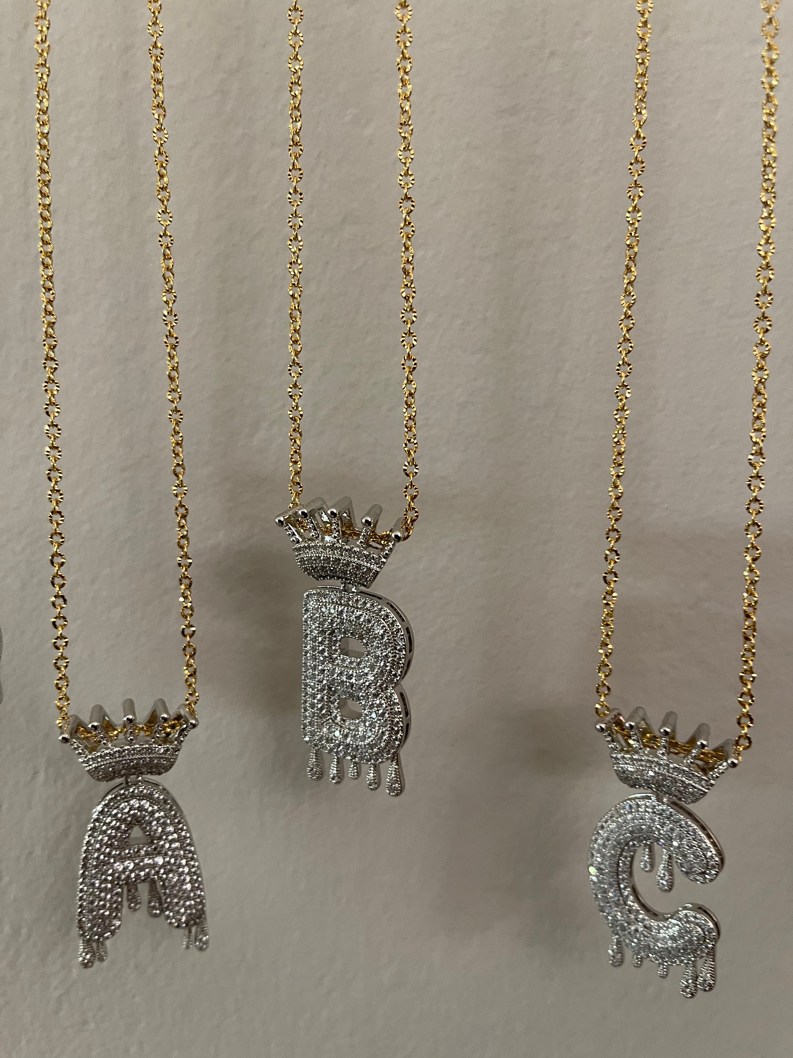 LETTER PENDANT PLUS GOLDEN CHAIN