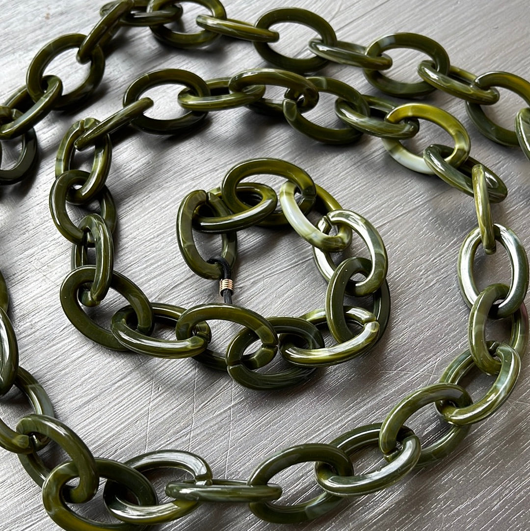 MILITARY GREEN GLASS CHAIN