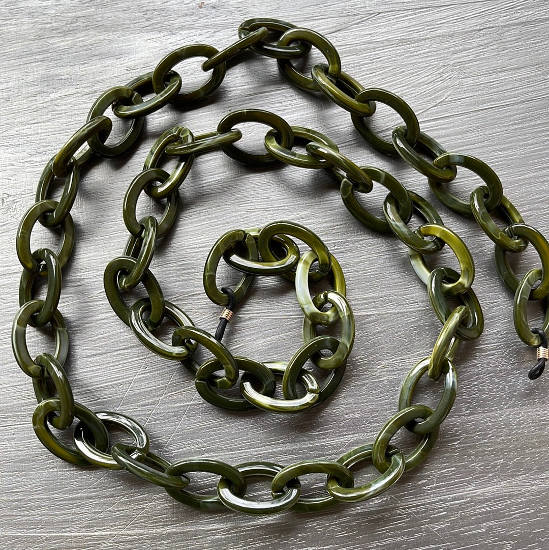 MILITARY GREEN GLASS CHAIN