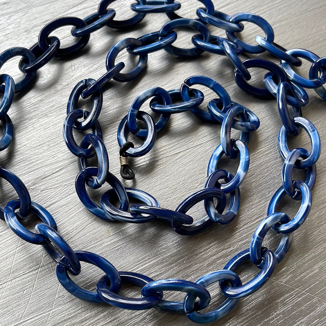 BLUE AND WHITE GLASSES CHAIN